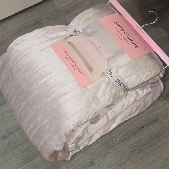 Juicy Couture Home King Size Shinmer 3-PC Velvet Quilt Set